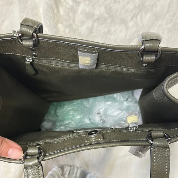 Coach Green Leather Tote with Embossed Logo - Picture 7 of 10